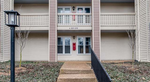 Photo of 212 Hillsboro Pl, Nashville, TN 37215