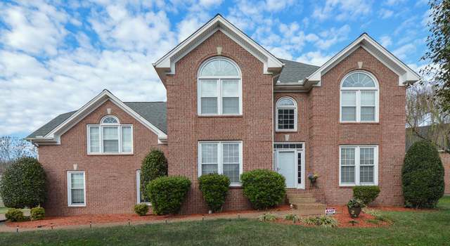 Photo of 104 S Laurens Way, Hendersonville, TN 37075