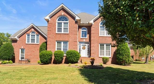 Photo of 104 S Laurens Way, Hendersonville, TN 37075