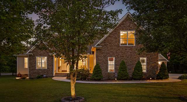 Photo of 212 Smith St, Signal Mountain, TN 37377