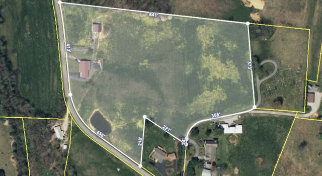 Photo of 3135 Mullins Rd, Byrdstown, TN 38549