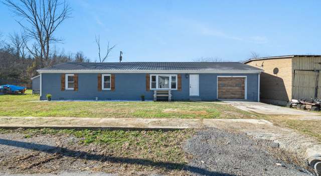 Photo of 206 S Main St, Byrdstown, TN 38549