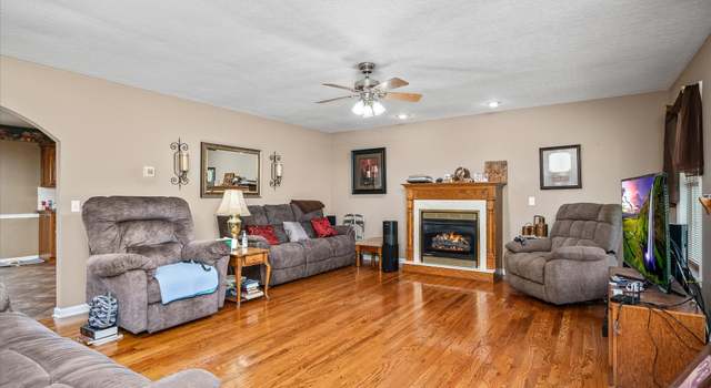 Photo of 615 Fox Run Ln, Lafayette, TN 37083