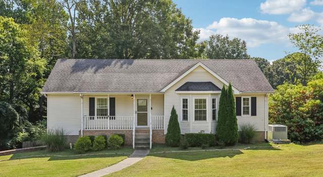 Photo of 1052 Shadowbrook Dr, Greenbrier, TN 37073