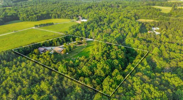 Photo of 3121 Coon Hunter Lodge Rd, Jamestown, TN 38556