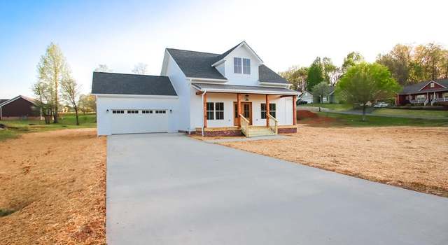 Photo of 922 Honeysuckle Ln, Sparta, TN 38583