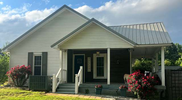 Photo of 205 Park Ln, Hollow Rock, TN 38342