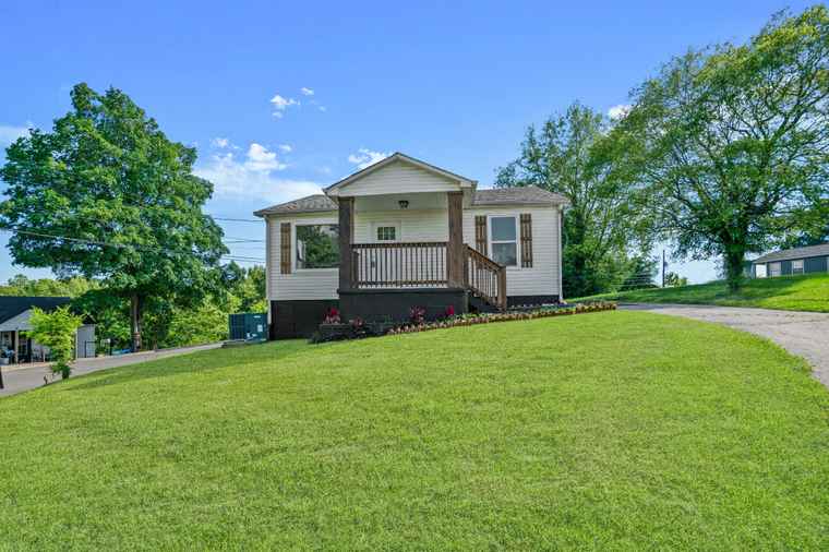 Photo of 915 Roman St Clarksville, TN 37040