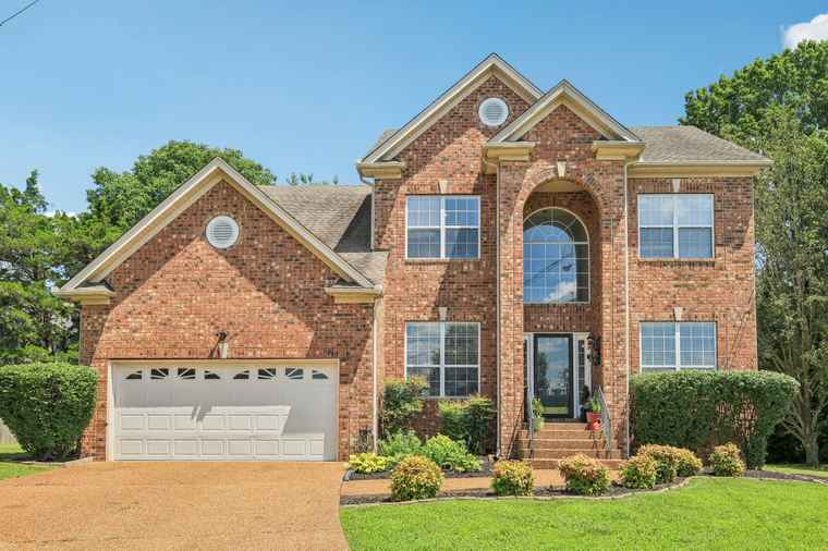 Photo of 110 W Harbor Ct Hendersonville, TN 37075