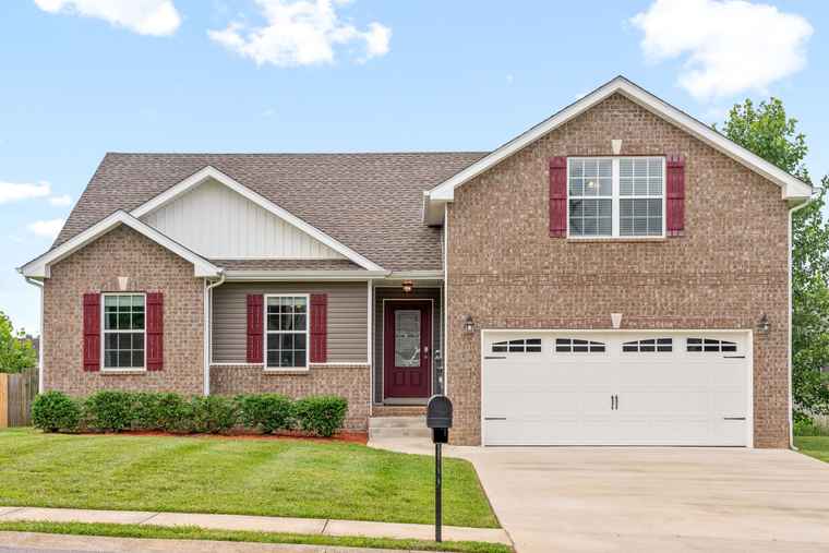 Photo of 1024 Charles Thomas Dr Clarksville, TN 37042