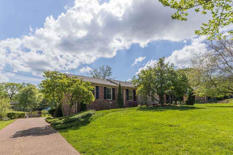Photo of 8117 Hilldale Dr Brentwood, TN 37027