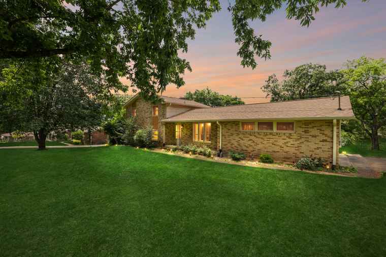 Photo of 230 Riverwood Dr Hendersonville, TN 37075
