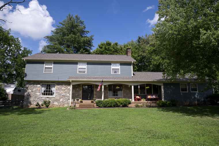 Photo of 178 Meadowlake Dr Hendersonville, TN 37075