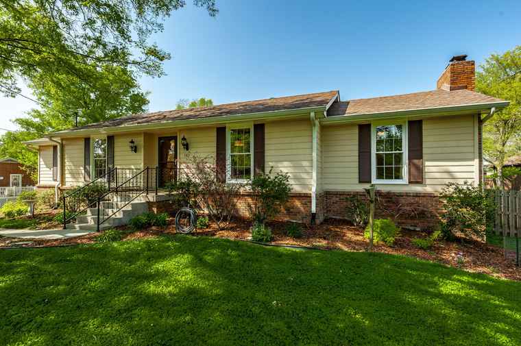 Photo of 182 Berrywood Dr Hendersonville, TN 37075