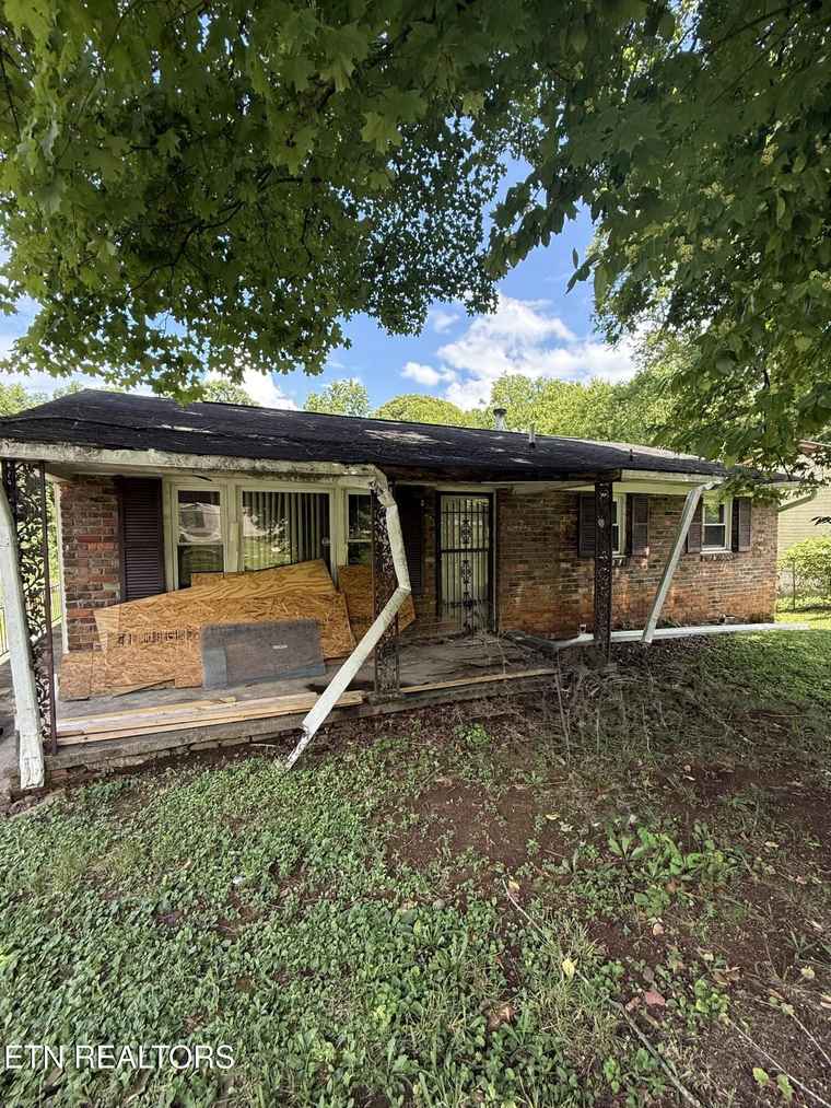 Photo of 906 Graves St Knoxville, TN 37915