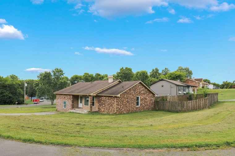 Photo of 100 Forest Meadows Ct Hendersonville, TN 37075