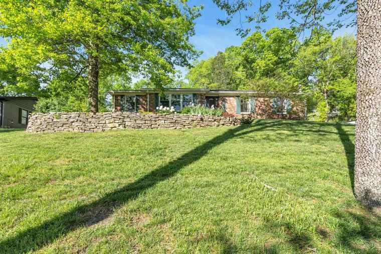 Photo of 6613 Currywood Dr Nashville, TN 37205
