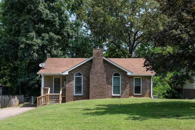 Photo of 2269 Ermine Dr Clarksville, TN 37043