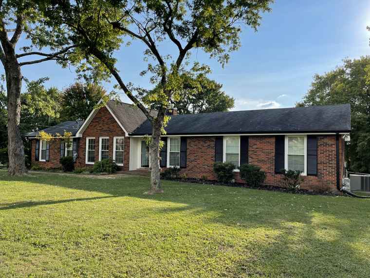 Photo of 260 Indian Lake Rd Hendersonville, TN 37075