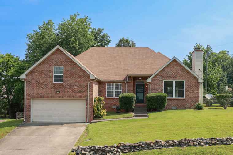Photo of 1905 Dunedin Dr Old Hickory, TN 37138