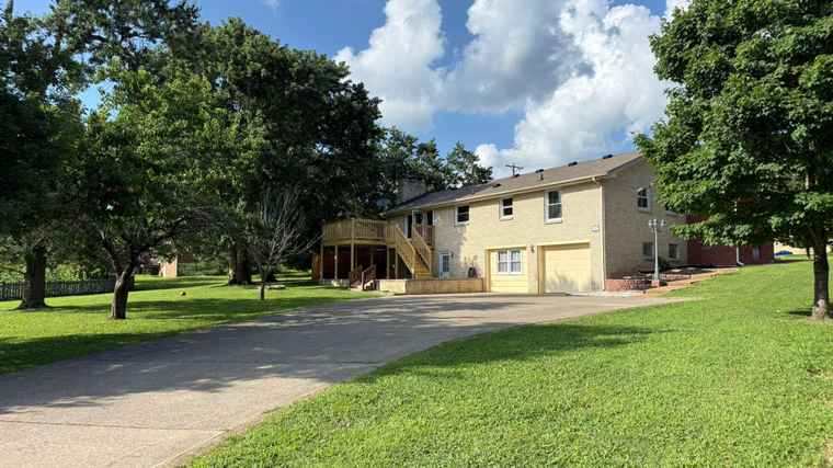 Photo of 147 Lake Terrace Dr Hendersonville, TN 37075