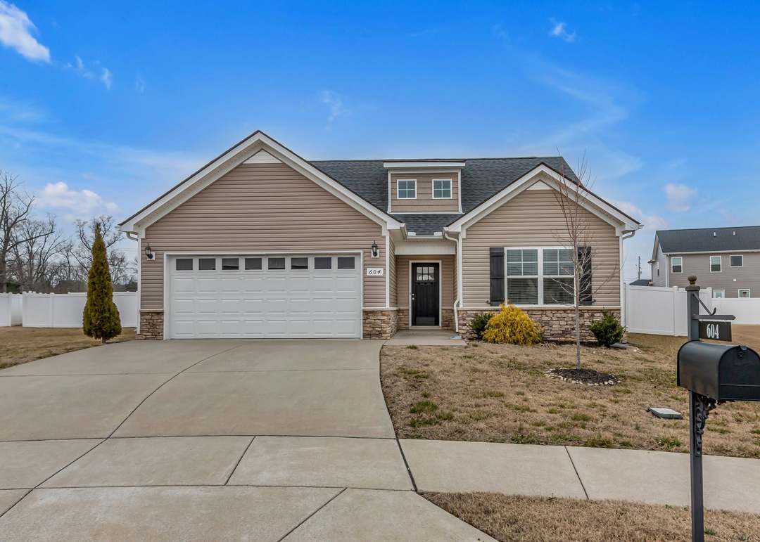 c*y様 house on the hill parent s/s Tee (g 260 Hillshire Pl, Spring Hill, FL 34609 | MLS #A4647434 | Zillow