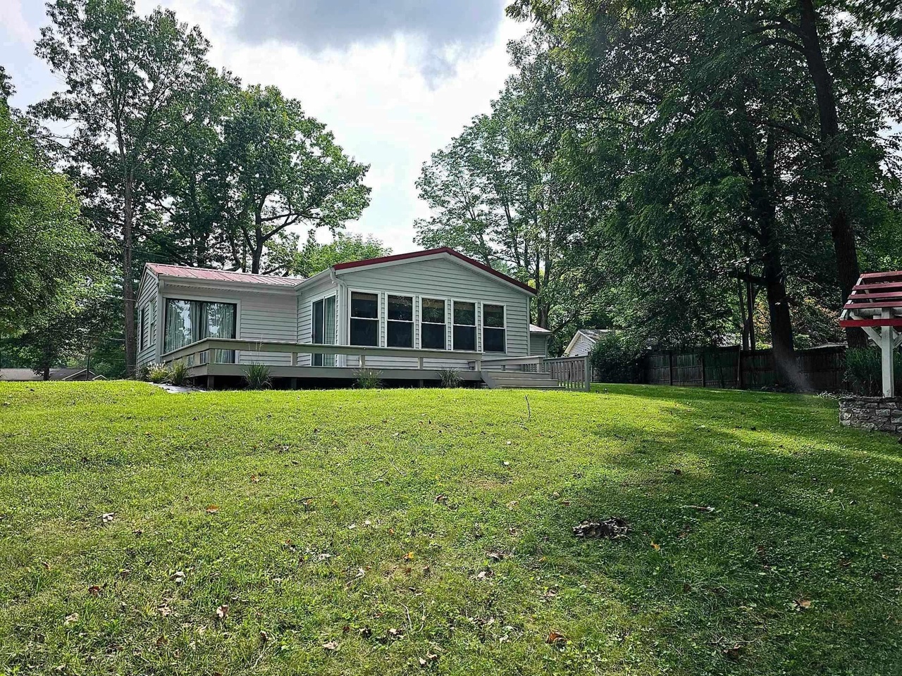 572 W Fisher Dr, Nineveh, IN 46164