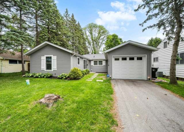 Property at 1718 Churchill Dr, South Bend, IN 46617, 3 beds, 2 baths