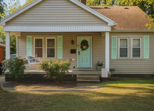 Property at 1723 E Illinois St, Evansville, IN 47711, 4 beds, 2 baths
