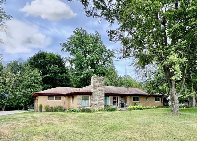 Property at 1201 Edgewood Dr, Warsaw, IN 46580, 4 beds, 2.5 baths