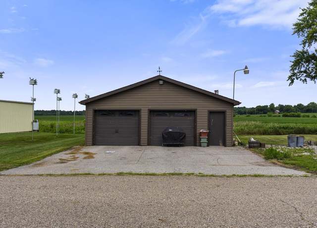 Property at 30 E Ireland Dr, North Manchester, IN 46962