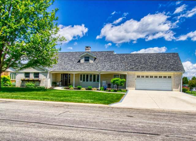 Property at 17 Fairlane Dr, Warsaw, IN 46580, 4 beds, 2.5 baths