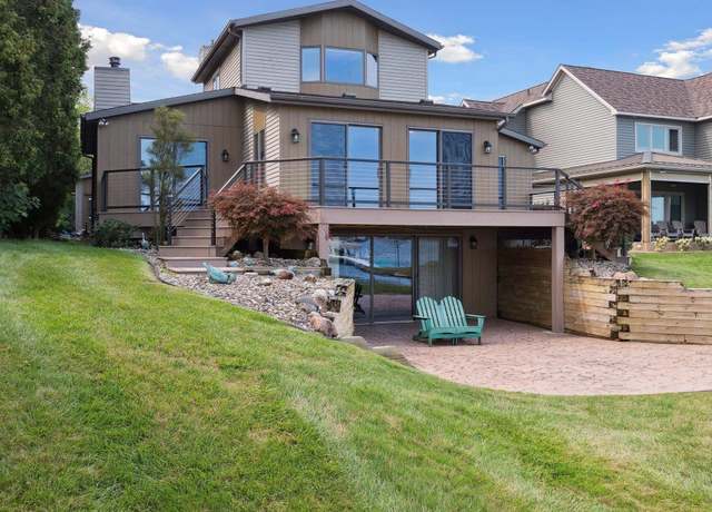 Property at 500 E Medusa St, Syracuse, IN 46567, 4 beds, 3 baths