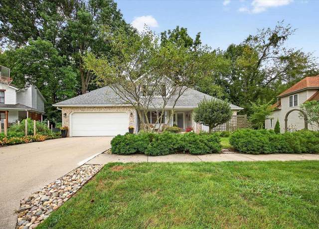 Property at 3821 S Woods Edge Bnd, Bloomington, IN 47401, 5 beds, 3.5 baths