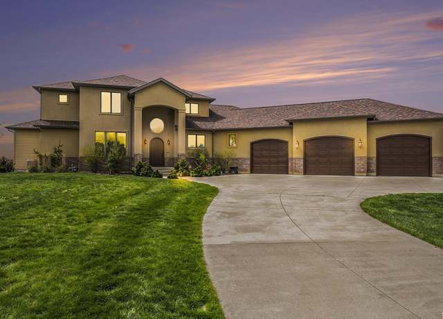 Property at 11592 Maple Ridge Dr, Middlebury, IN 46540, 4 beds, 3.5 baths