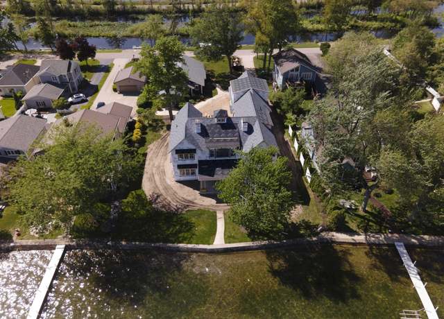 Property at 6167 E Pickwick Park Dr, Syracuse, IN 46567, 8 beds, 6 baths