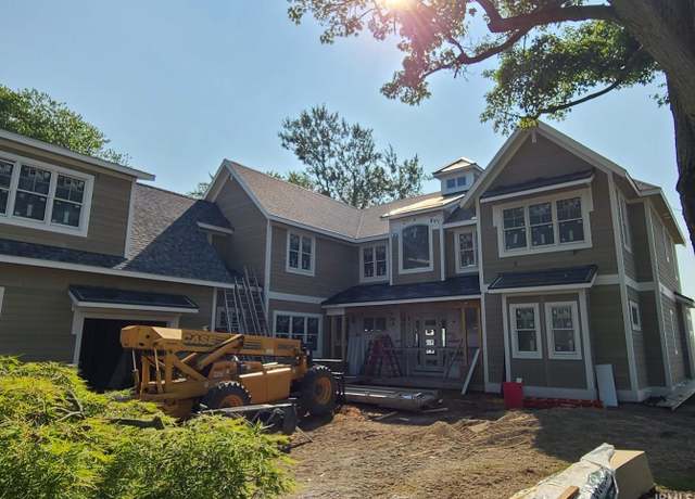 Property at 6167 E Pickwick Park Dr, Syracuse, IN 46567, 8 beds, 6 baths