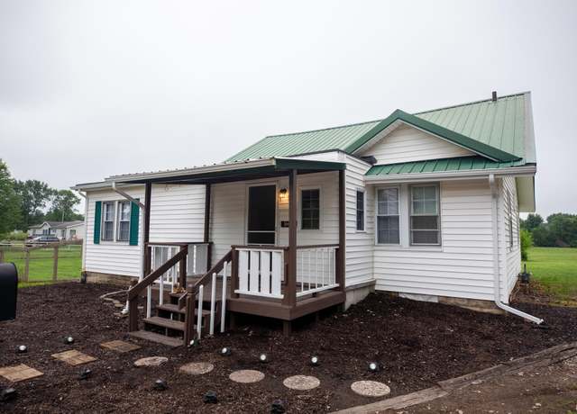 Property at 517 N Morgan St, Mentone, IN 46539, 3 beds, 1 bath