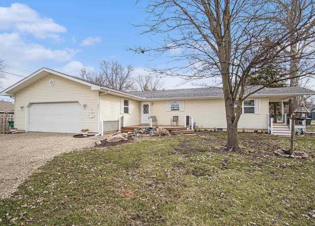 Property at 3870 Lakeshore Dr, Bremen, IN 46506, 3 beds, 2 baths