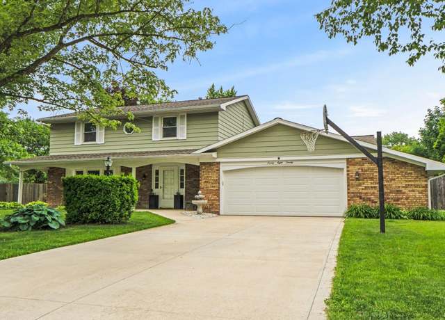 Property at 9820 Berkshire Ln, Fort Wayne, IN 46804, 4 beds, 2.5 baths
