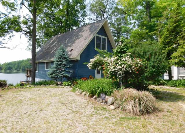 Property at 9381 E Promontory Point Dr, Syracuse, IN 46567, 3 beds, 2 baths