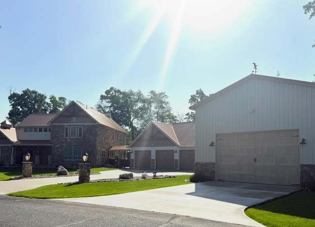 Property at 51044 Spotted Eagle Dr, Elkhart, IN 46514, 5 beds, 3.5 baths