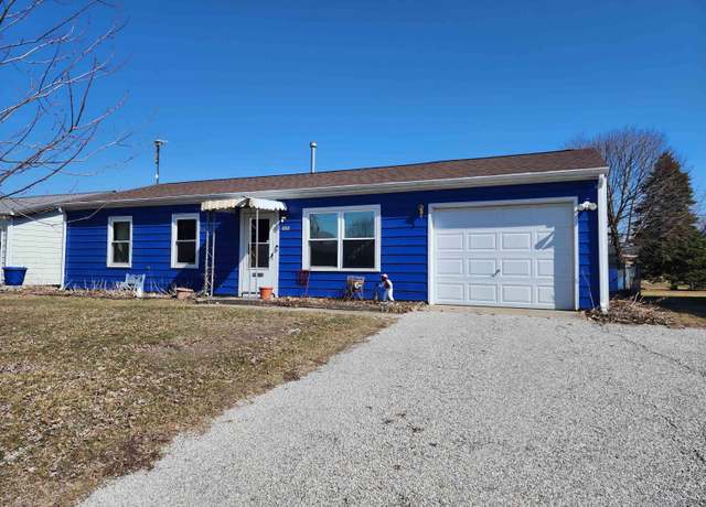 Property at 1535 Monroe St, Rochester, IN 46975, 3 beds, 1 bath