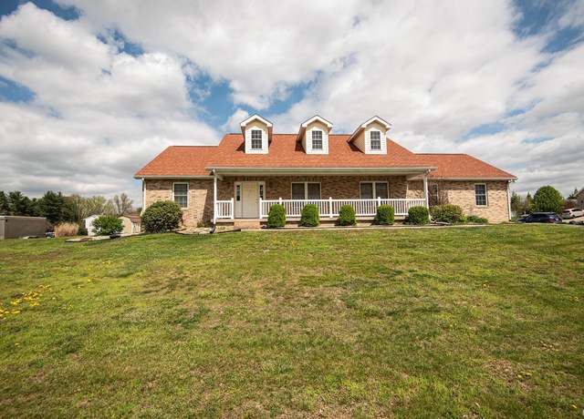 Property at 10 Buckridge Dr, Vincennes, IN 47591, 3 beds, 2 baths