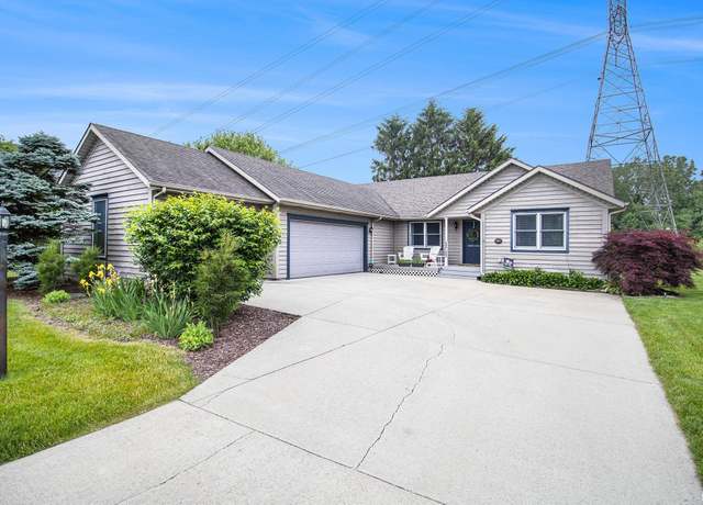 Property at 52123 Evard Dr, Granger, IN 46530, 5 beds, 3 baths