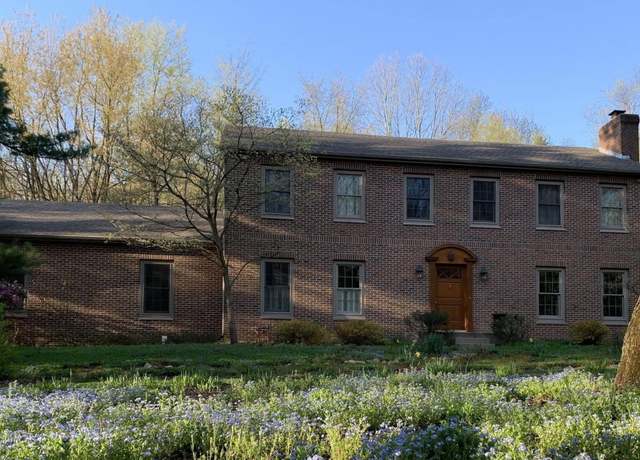 Property at 21590 Ravenna Dr, South Bend, IN 46628, 4 beds, 3 baths