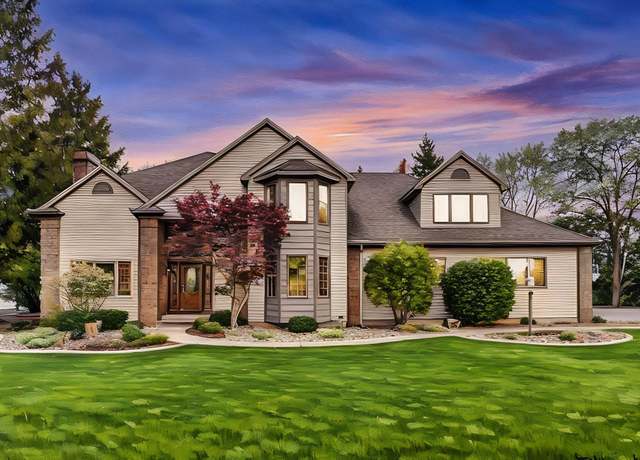 Property at 1114 Beechwood Dr, Nappanee, IN 46550, 5 beds, 4.5 baths