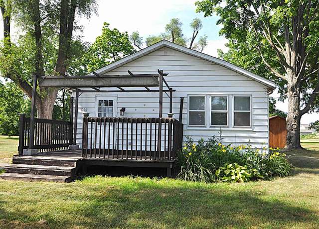 Property at 1524 E Jefferson Blvd, Mishawaka, IN 46545, 2 beds, 1 bath