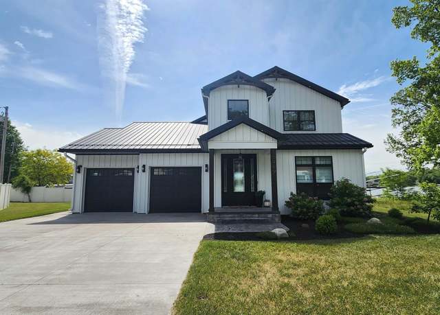 Property at 10969 E Tippecanoe Dr, Walkerton, IN 46574, 4 beds, 3 baths