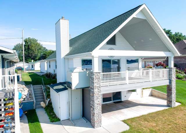 Property at 51304 N Shore Dr, Elkhart, IN 46514, 3 beds, 2.5 baths
